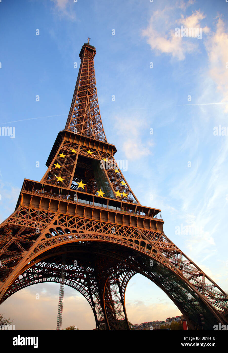 Tour d Eiffel gegen den Abendhimmel Paris Stockfoto