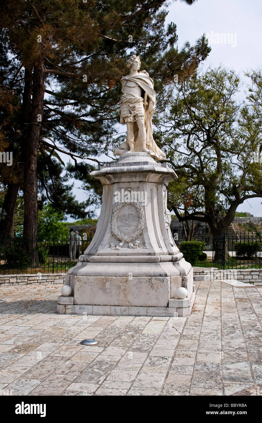 Eine Statue zum Gedenken an die erfolgreiche Verteidigung von Korfu von Feldmarschall Shulenburg während der letzten Belagerung der Türken, Corfu Stockfoto