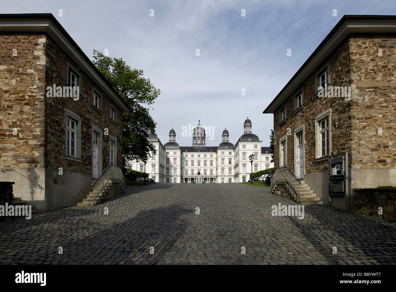 Schloss Bensberg Schloss mit Tor beherbergt, Grand Hotel, Bergisch Gladbach, Rheinland, Nordrhein-Westfalen, Deutschland, Europa Stockfoto