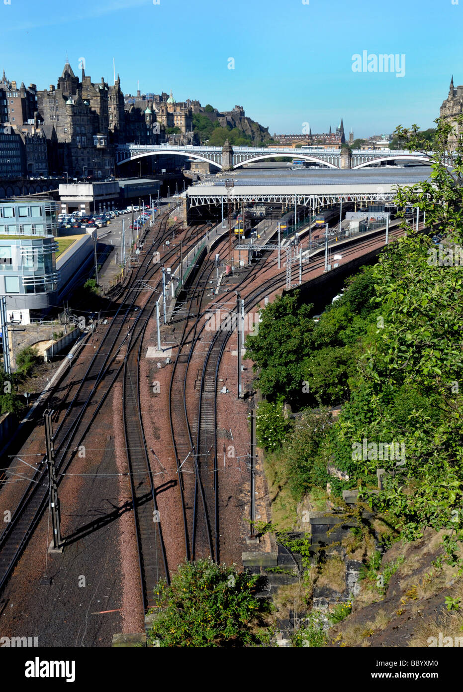 Ein Blick auf einbiegt Waverly Station, Blick nach Westen an einem schönen sonnigen Tag. Stockfoto