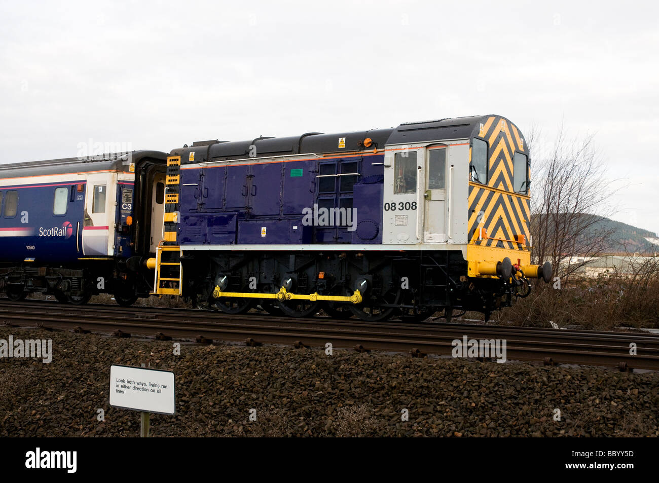 Klasse 08 Diesel-Rangierlok der Caledonian Schlafwagen der Bahn bewegen Stockfoto