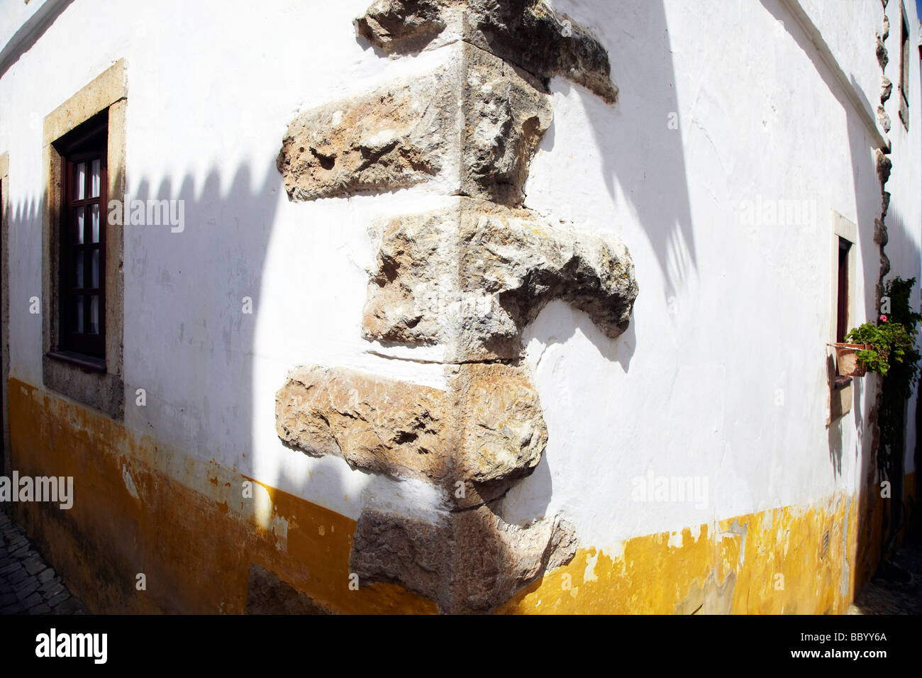 weiße und gelbe Haus, Obidos, Portugal Stockfoto