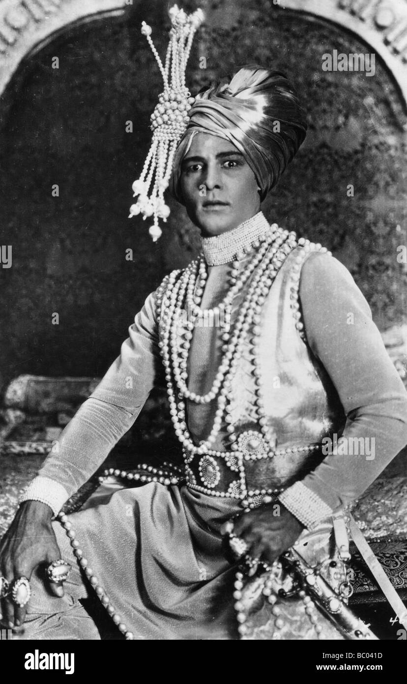 Rudolph Valentino (1895-1926) in "Die Jungen Rajah', 1922. Artist: Unbekannt Stockfoto