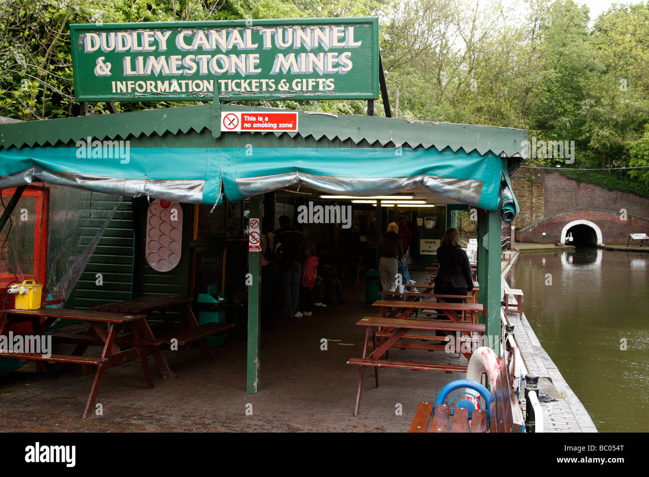 Eingang zum Dudley Kanal-Tunnel und Kalkstein Minen Dudley West Midlands uk Stockfoto