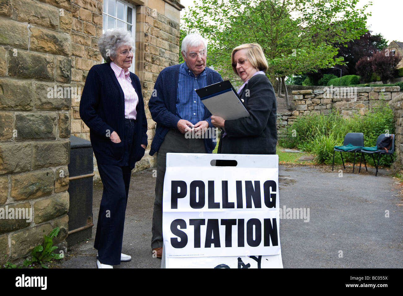 Eine ländliche Wahllokal in den Peak District Dorf Baslow in Derbyshire Stockfoto