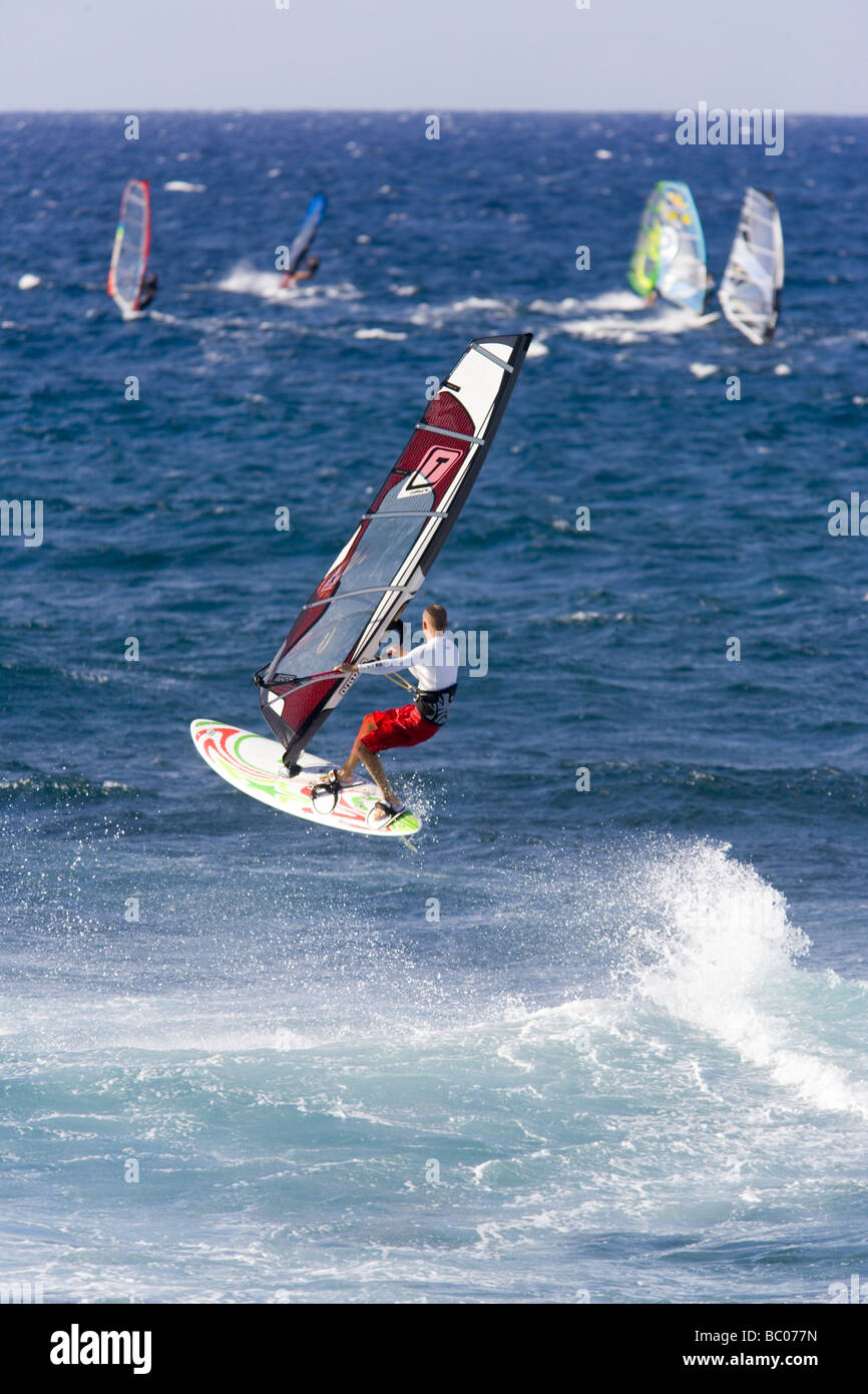Windsurfen am Hookipa Beach, Paia, Maui Hawaii Stockfoto