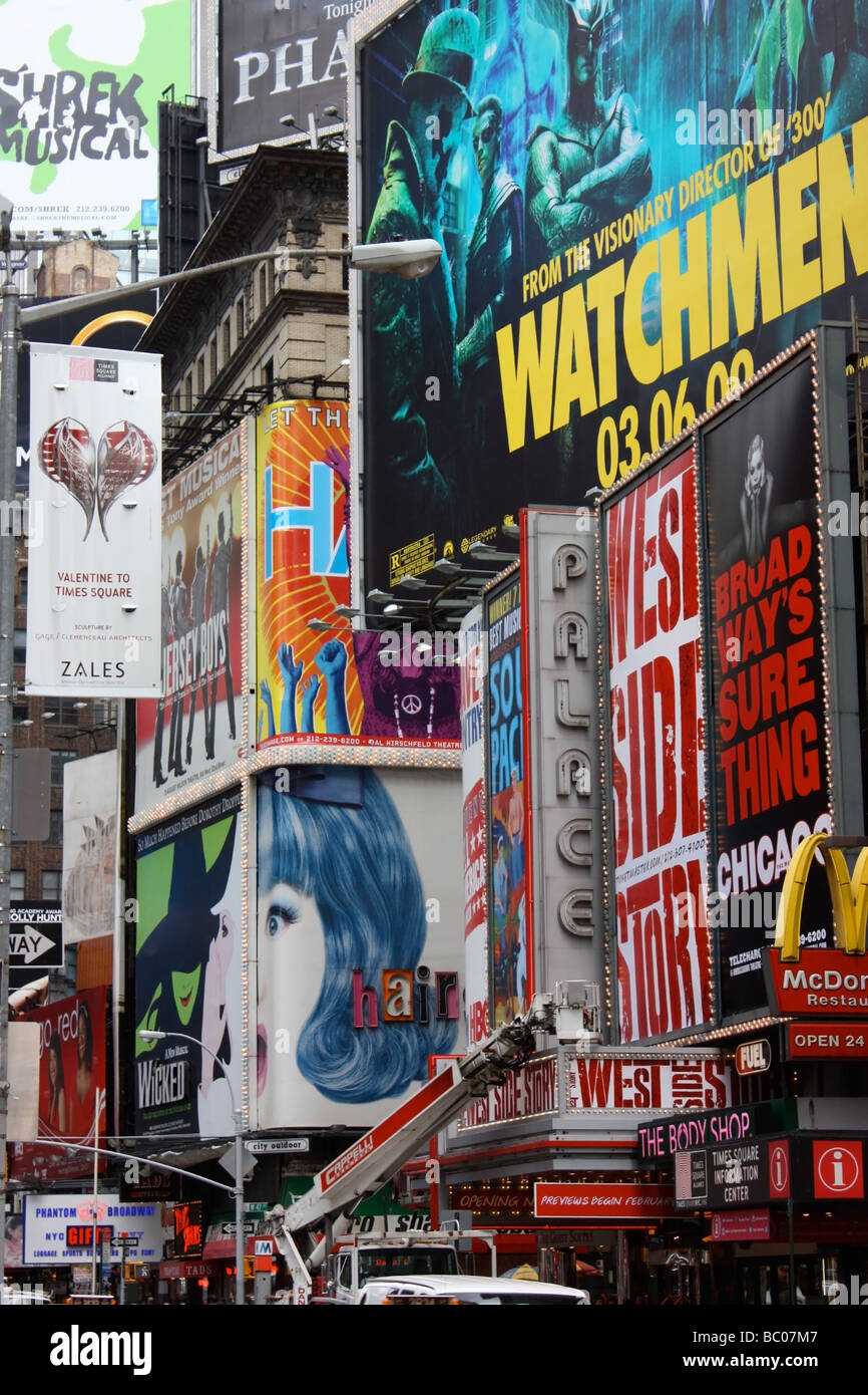 Times Square-Plakate für Shows und Musicals New York Stockfoto