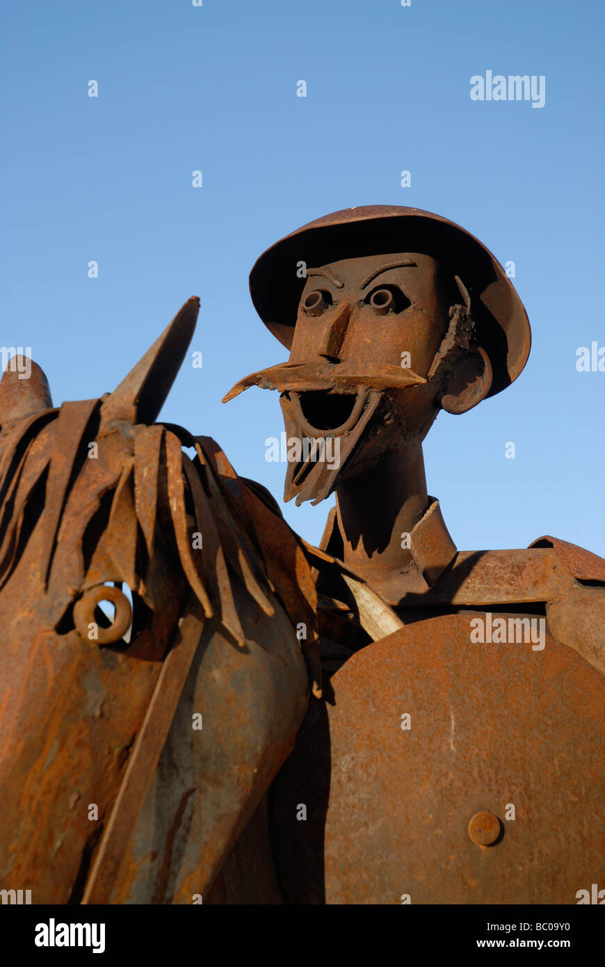 rostiges Eisen Statue des Don Quijote De La Mancha auf seinem Pferd, Rocinante Stockfotografie