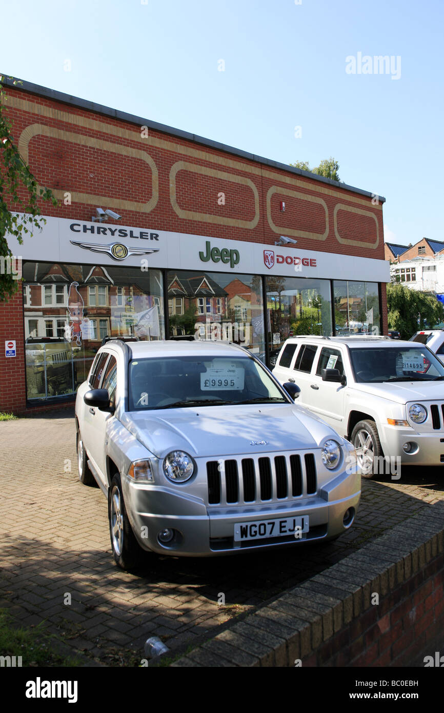 Chrysler Dodge Jeep Autohaus und Vorplatz Stockfoto