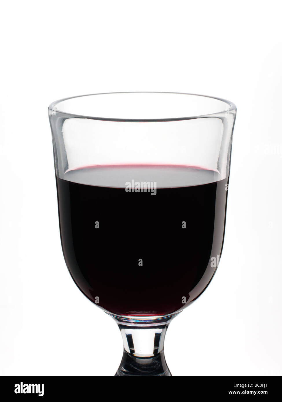 Rotwein im Glas Stockfoto