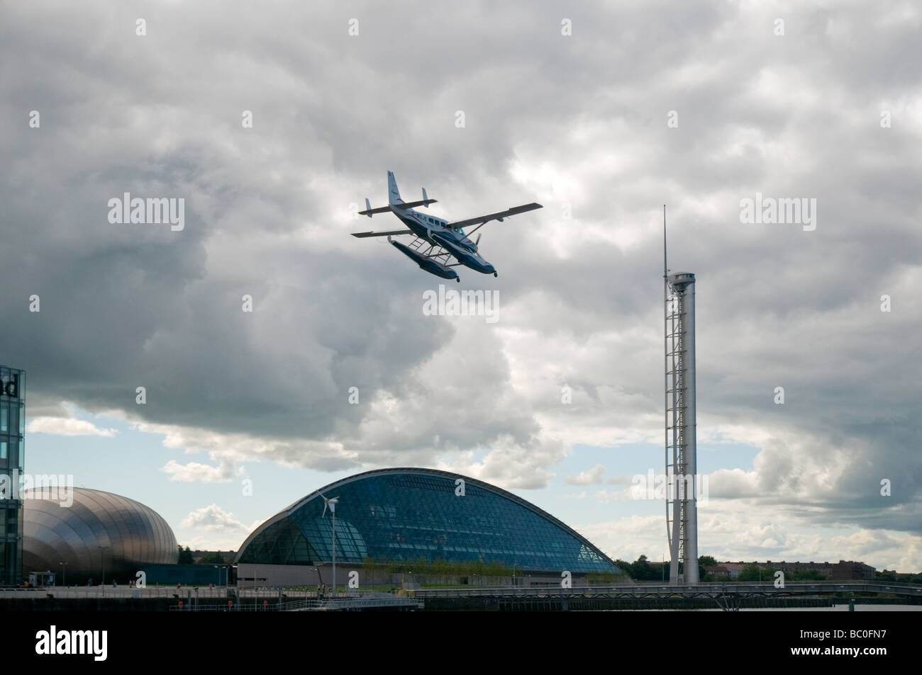 Cessna Wasserflugzeug über den Boden auf Clyde Stockfoto