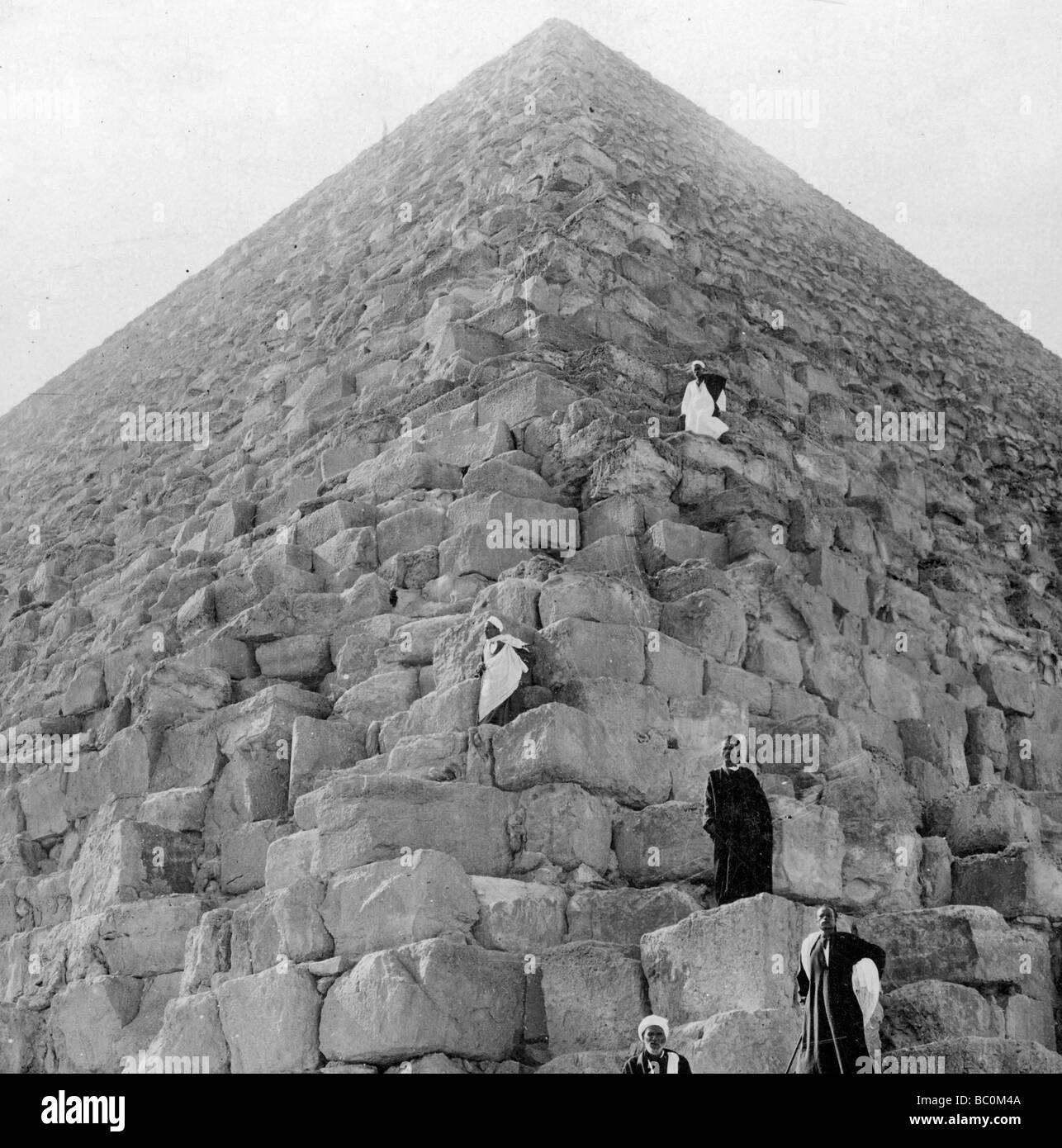 Die touristische Ecke', die Große Pyramide von Gizeh, Ägypten, 20. Artist: Unbekannt Stockfoto