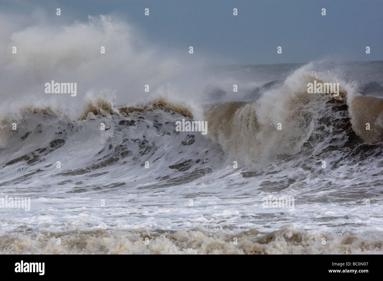 Hohen Gezeiten Sea Palling Norfolk Stockfoto