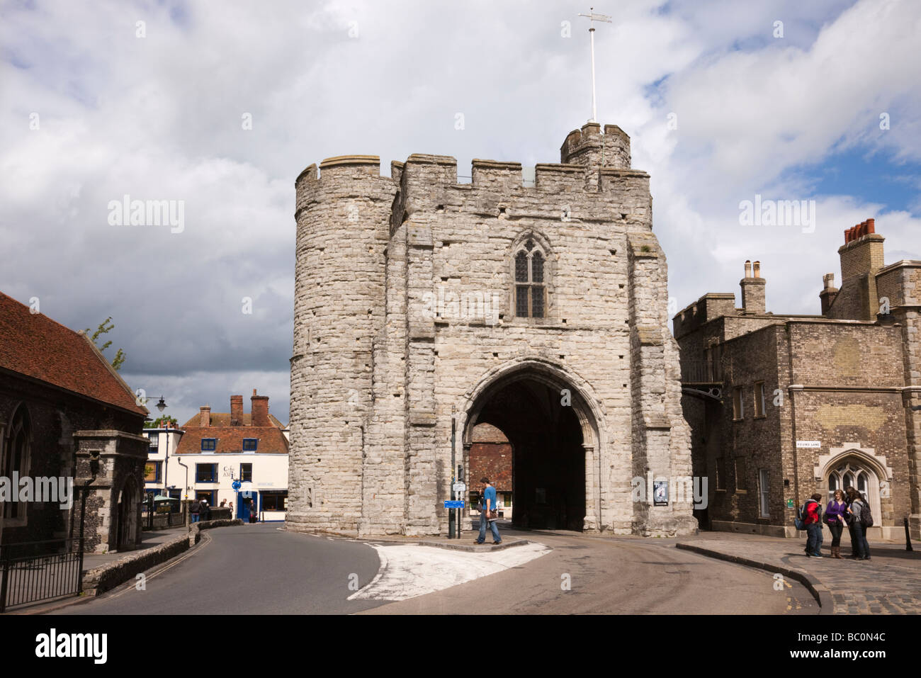 Canterbury Kent England UK Europa Westgate Türmen befestigte mittelalterliche Torhaus in St Peter s Street Stockfoto