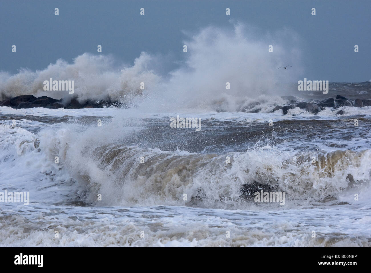 Hohen Gezeiten Sea Palling Norfolk Stockfoto