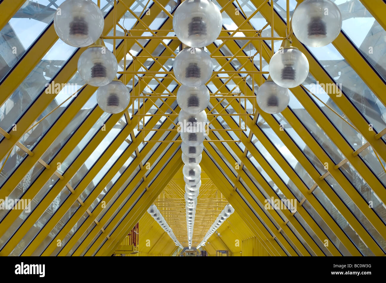 Russland Moskau Fussgängerbrücke über Moskwa Stockfoto