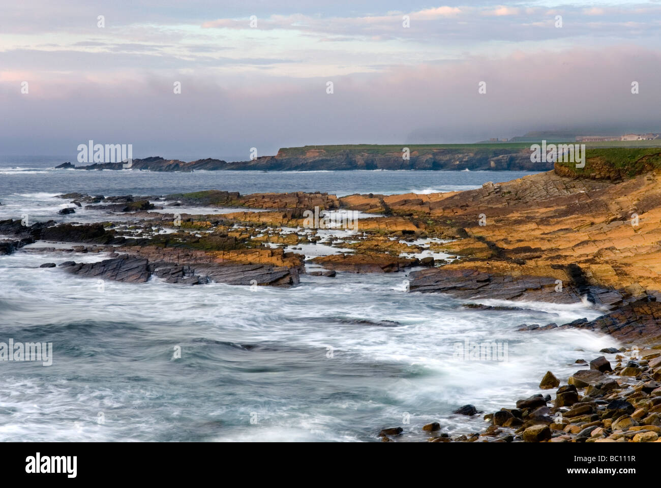 Sonnenuntergang am Brough von Birsay Nordküste der Orkney-Inseln Festland Schottland Stockfoto