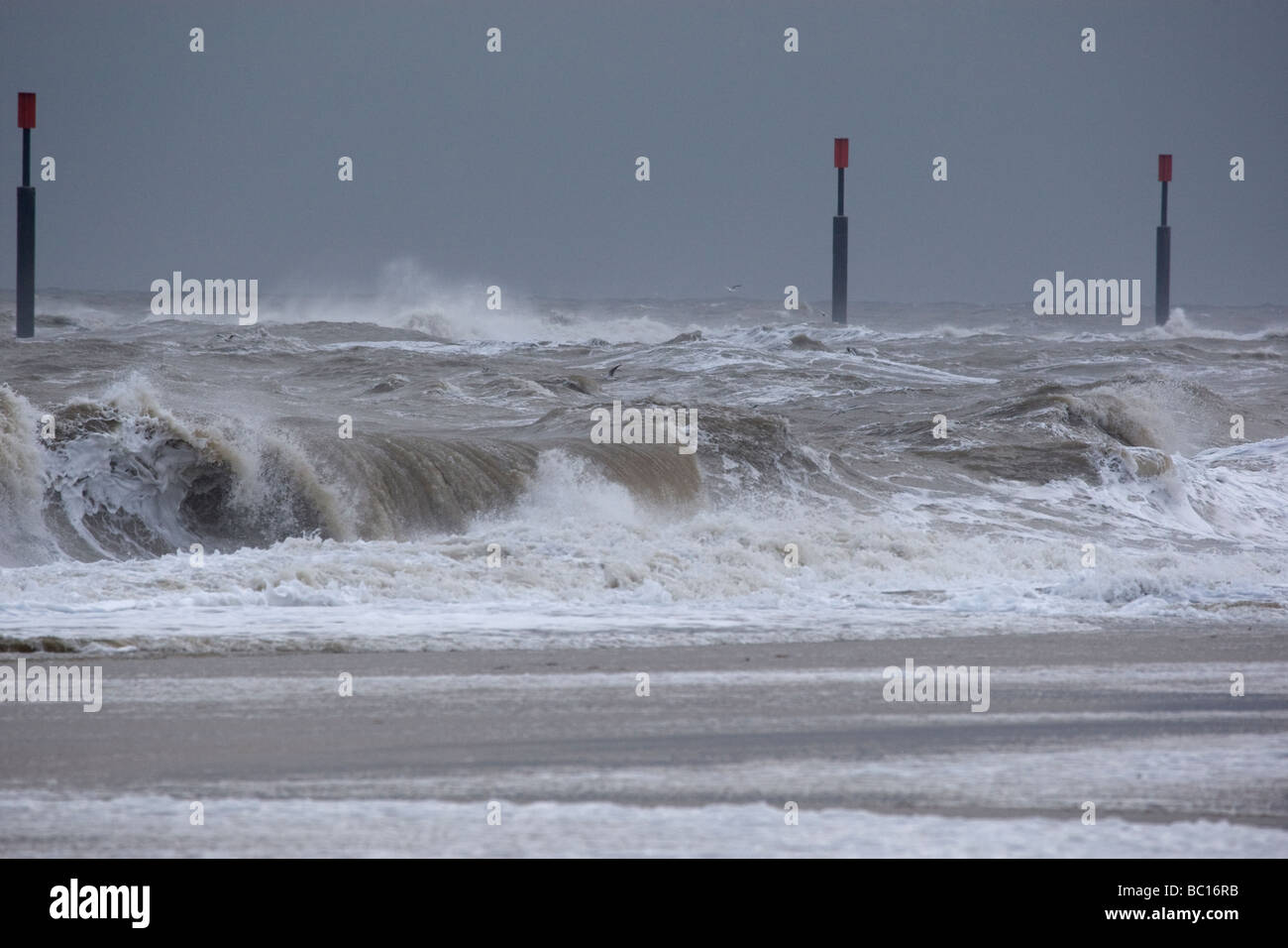 Hohen Gezeiten Sea Palling Norfolk Stockfoto