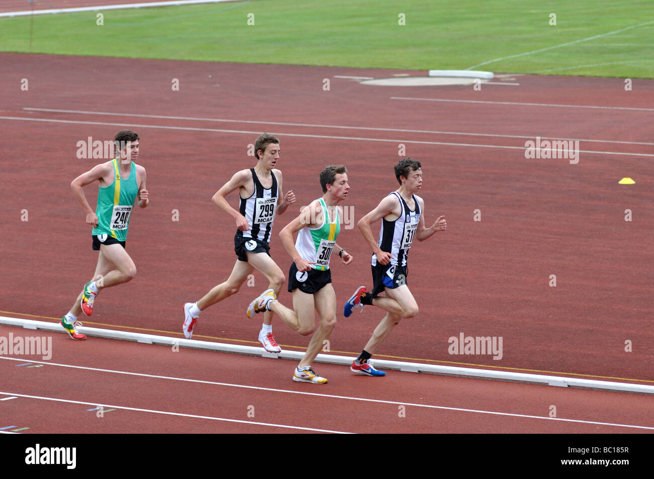 Läufer in einer mittleren Entfernung verfolgen Rennen, UK Stockfoto