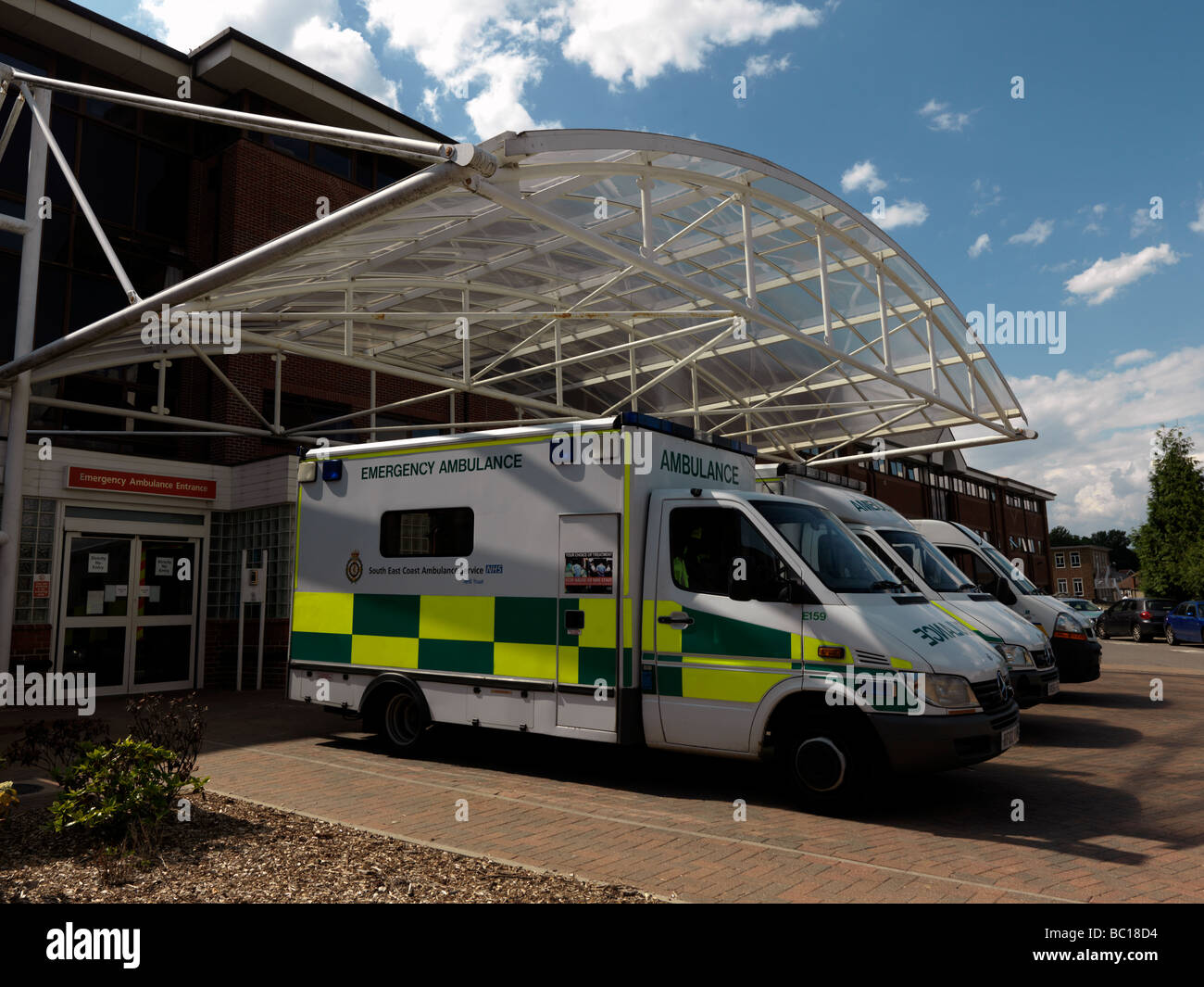 Unfall- und Unfallkrankenhaus Eingang Surrey England Stockfoto