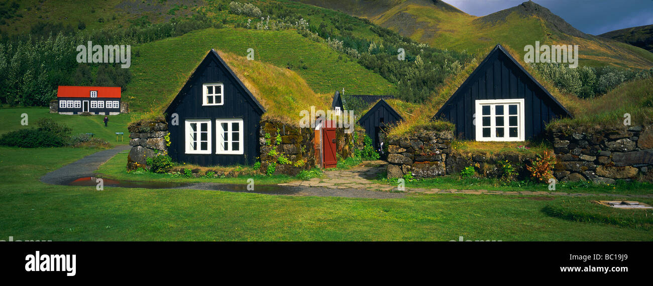 Island, Skógar, alte traditionelle Bauernhöfe mit Grasdach Stockfoto
