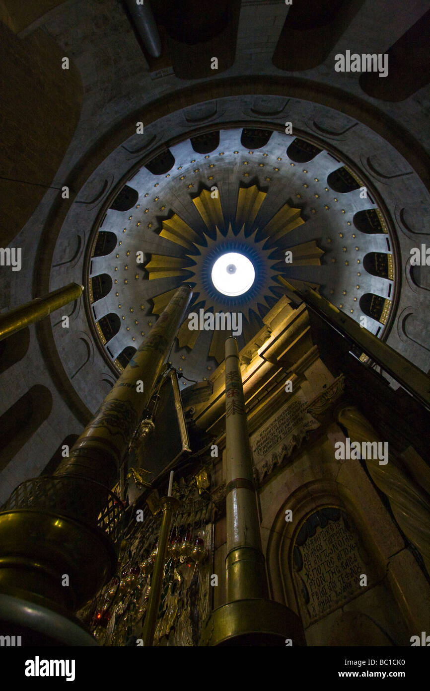 Kuppel im Inneren der Kirche des Heiligen Grabes in Jerusalem Stockfoto