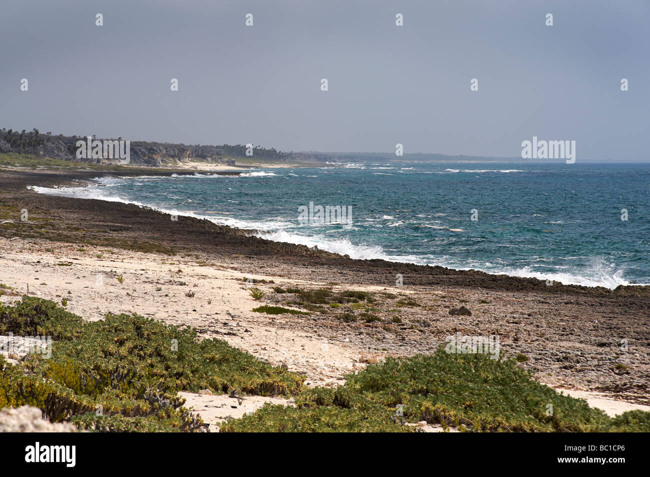 Windgepeitschten Bahia de Corrientes. Playa Caleta Larga, Playa la Barca in Richtung Cabo de San Antonio. Westlichsten Küste Kubas Stockfoto