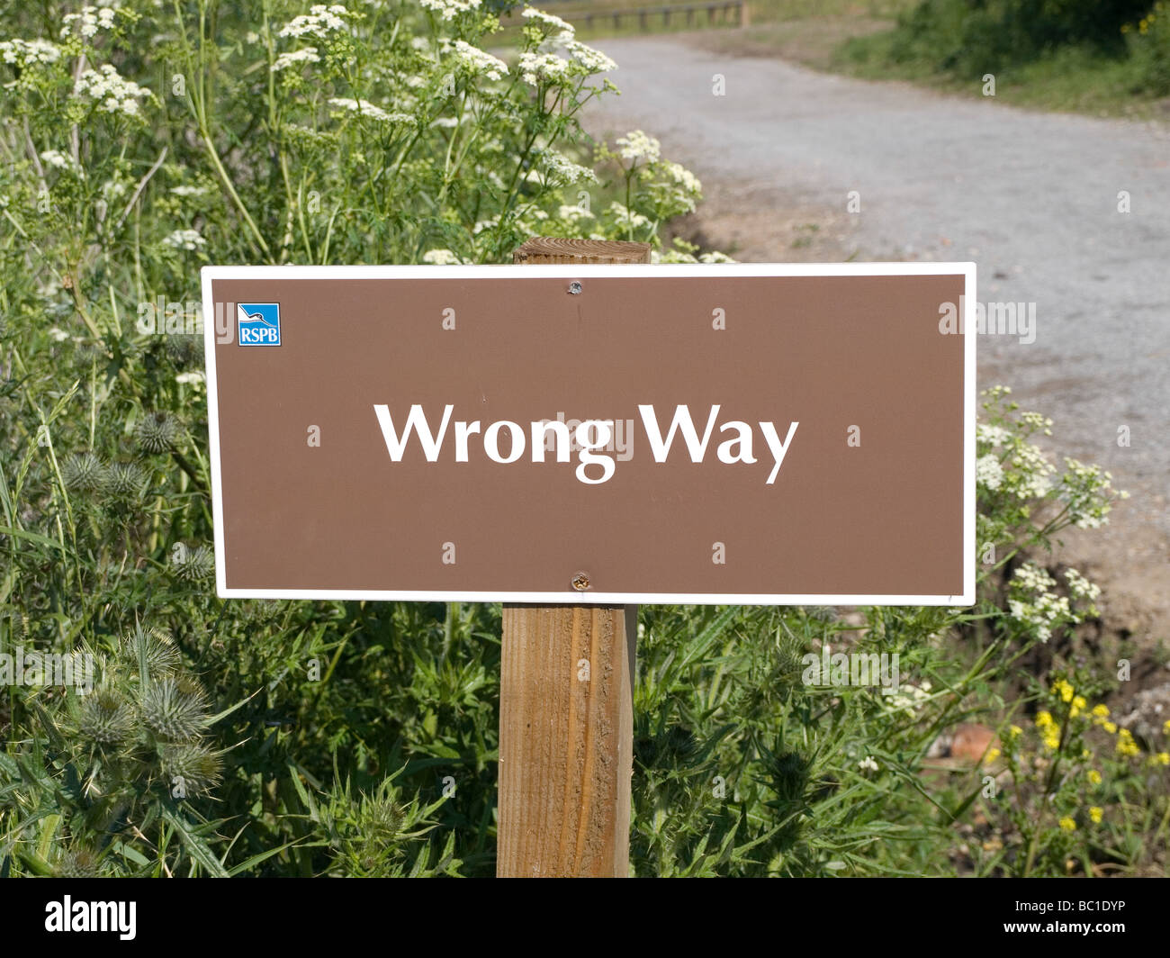 Braune Schild mit der Aufschrift falsche Weg RSPB Stockfoto