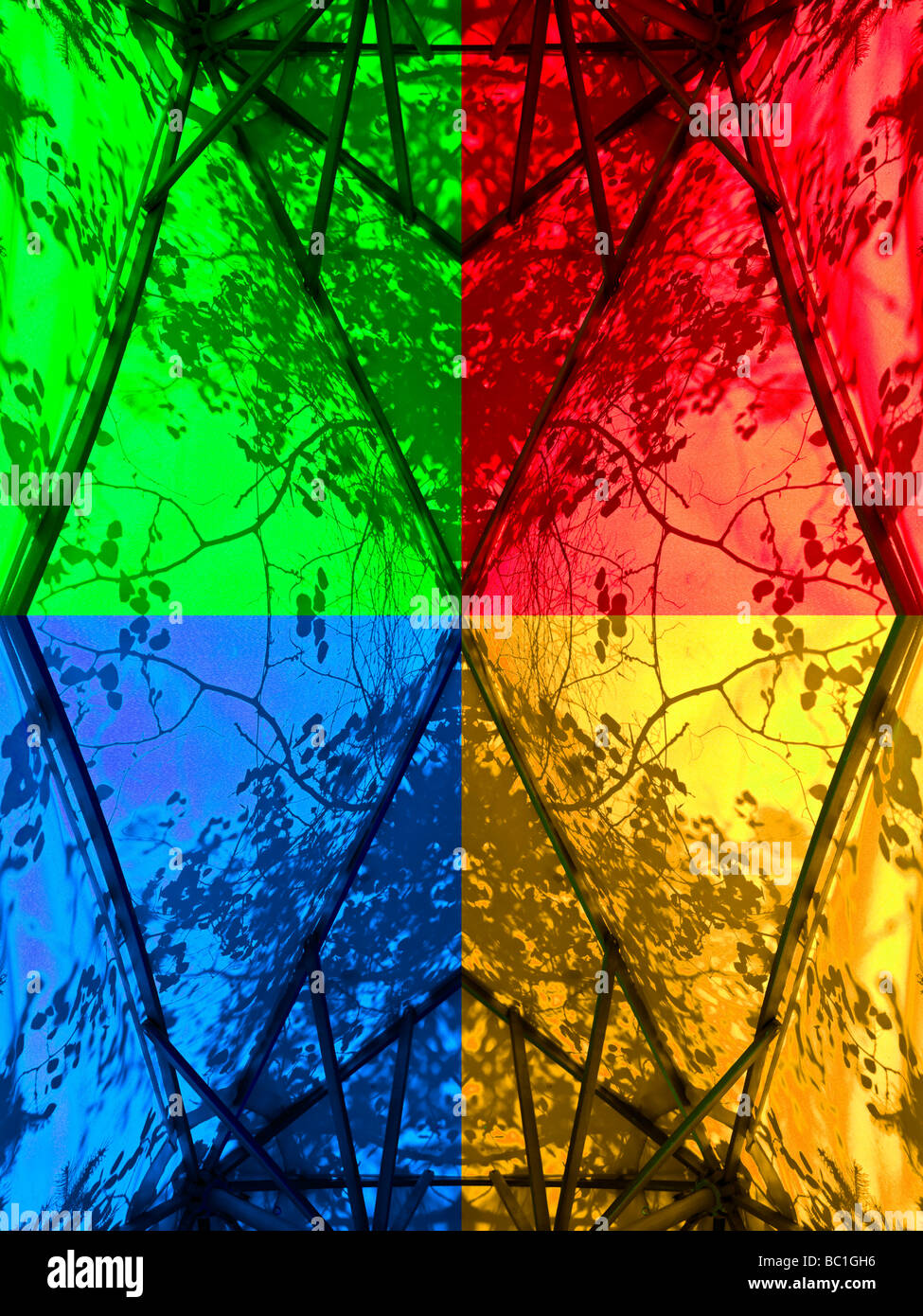 Abstrakte, farbenfrohe Regenschirme Stockfoto