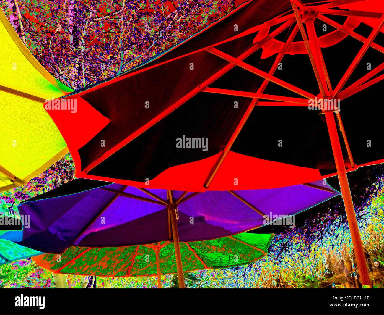 Abstrakte, farbenfrohe Regenschirme Stockfoto