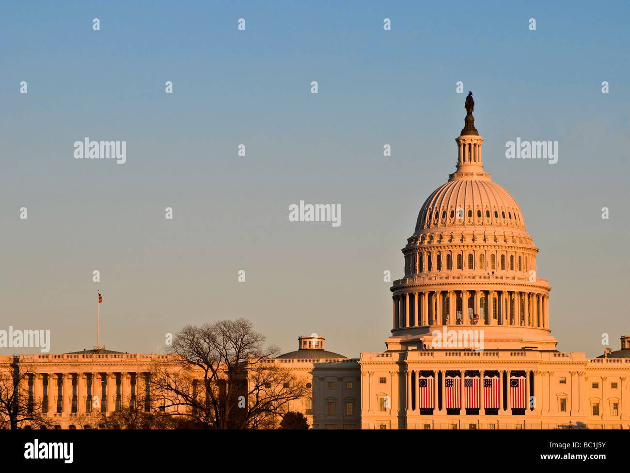 Vereinigte Staaten Kapitol-Gebäude mit schönen blauen Himmel Stockfoto