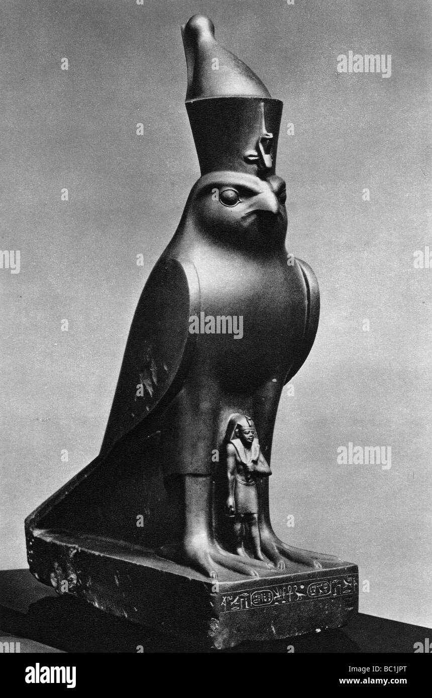 Ein Horus-falke mit König Nectanebo I (380 v. Chr.-362 v. Chr.), c370 BC (1936). Artist: Unbekannt Stockfoto