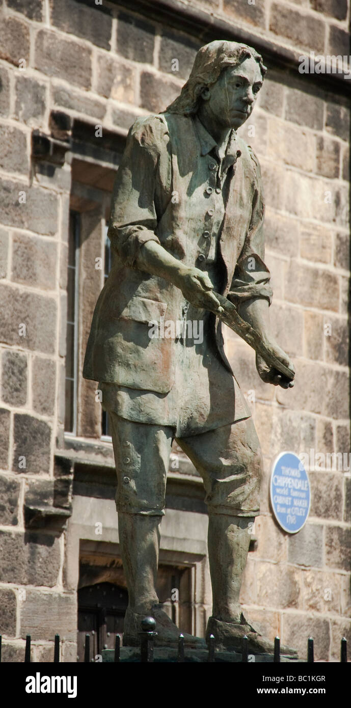 Statue von Thomas Chippendale, Kunsttischler & Möbeldesigner in seiner Geburtsstadt Otley, Yorkshire, Großbritannien Stockfoto
