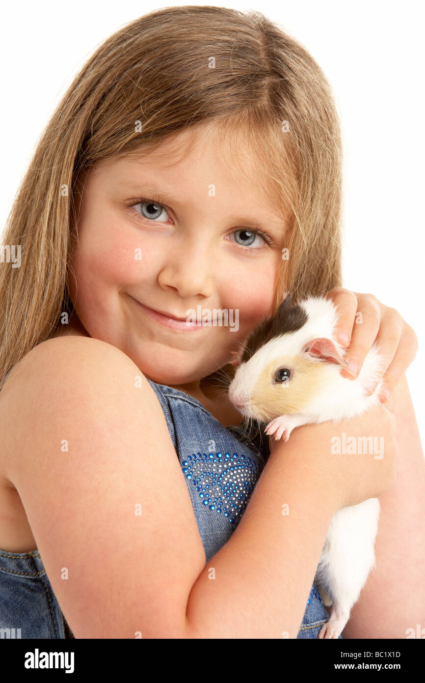 Junges Mädchen mit Haustier Meerschweinchen Stockfoto