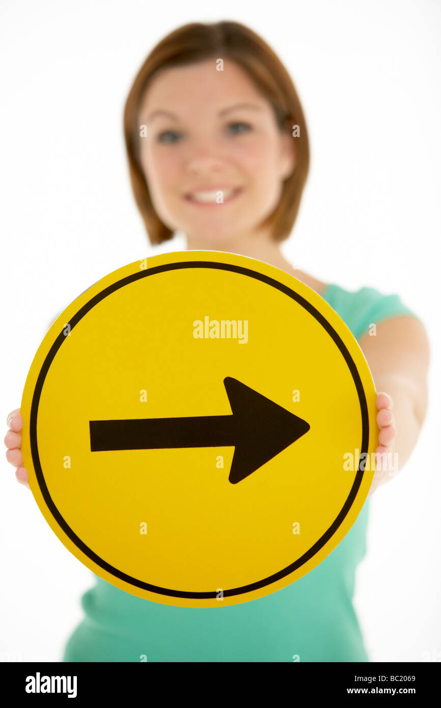 Frau Holding Road Traffic Sign Stockfoto