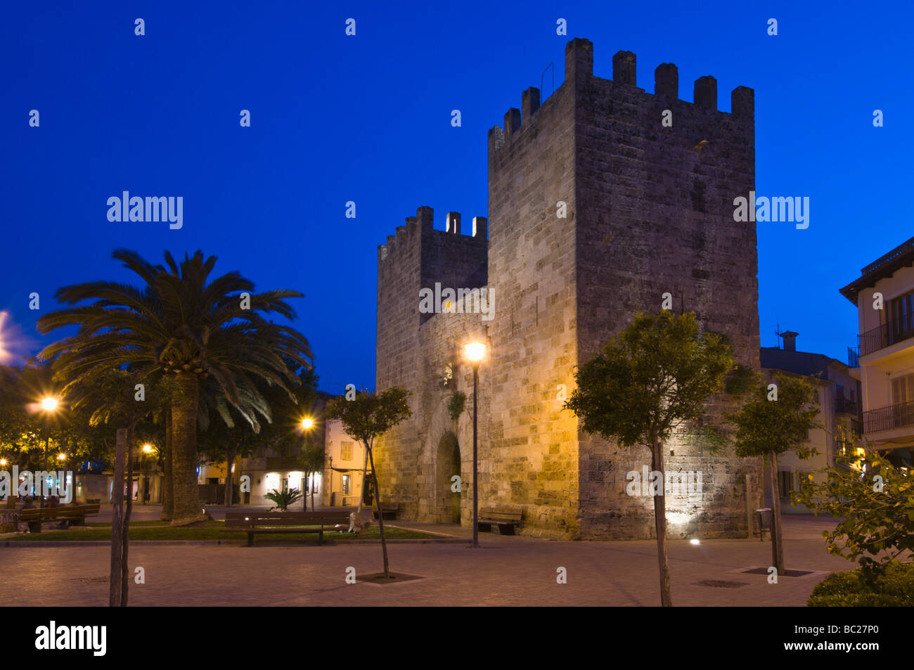 Die Xara Tor - Portal del Moll - Altstadt von Alcudia, Mallorca, Spanien. Stockfoto