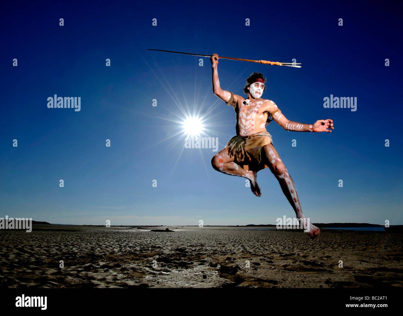 Budawang elder Noel Butler 59 von New South Wales Australien führt einen Aborigine Fischerei-Tanz Stockfoto