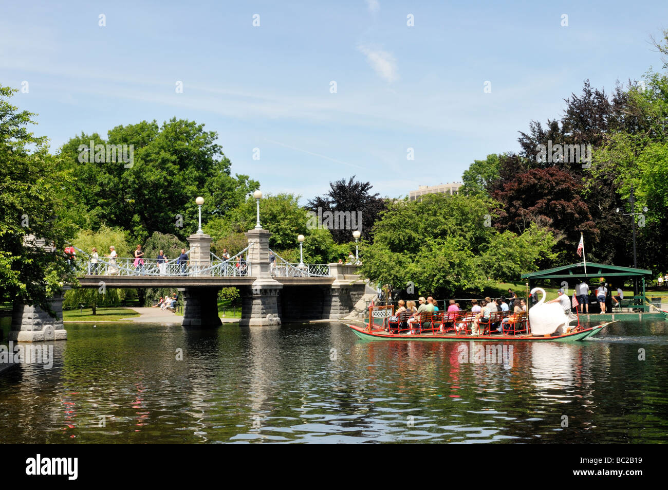 Swan Boote in Boston Public Gardens neben dem Boston Common im Sommer, Boston, MA USA Stockfoto