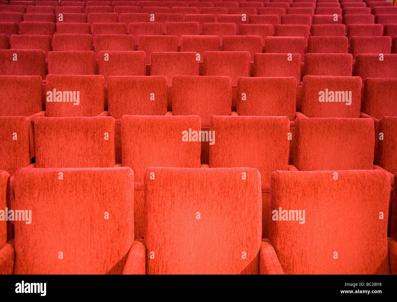 Stühle in einem Theater Stockfoto