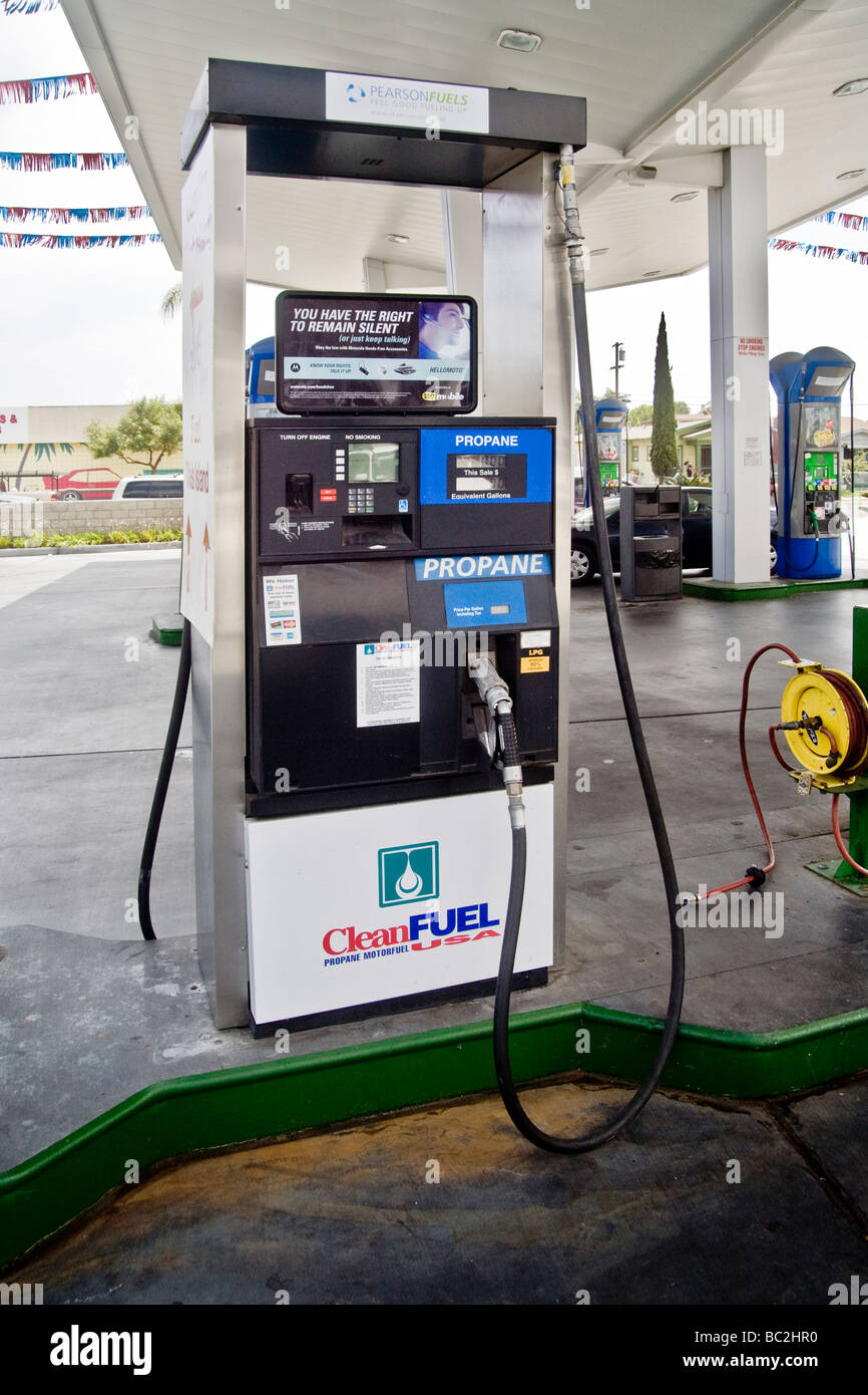 Eine Propan-Erdgas-Pumpe an einer Tankstelle in San Diego bietet einen alternativen Kraftstoff für ökologisch betroffenen Autofahrer Stockfoto
