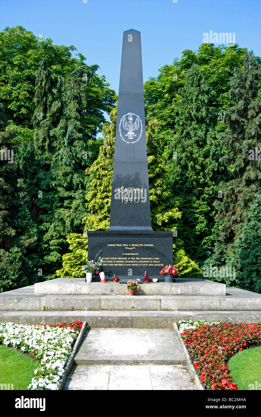 Katyn-Denkmal, das 1940 Massaker an polnischen Kriegsgefangenen zu markieren, indem der sowjetischen Geheimpolizei NKWD Stockfoto