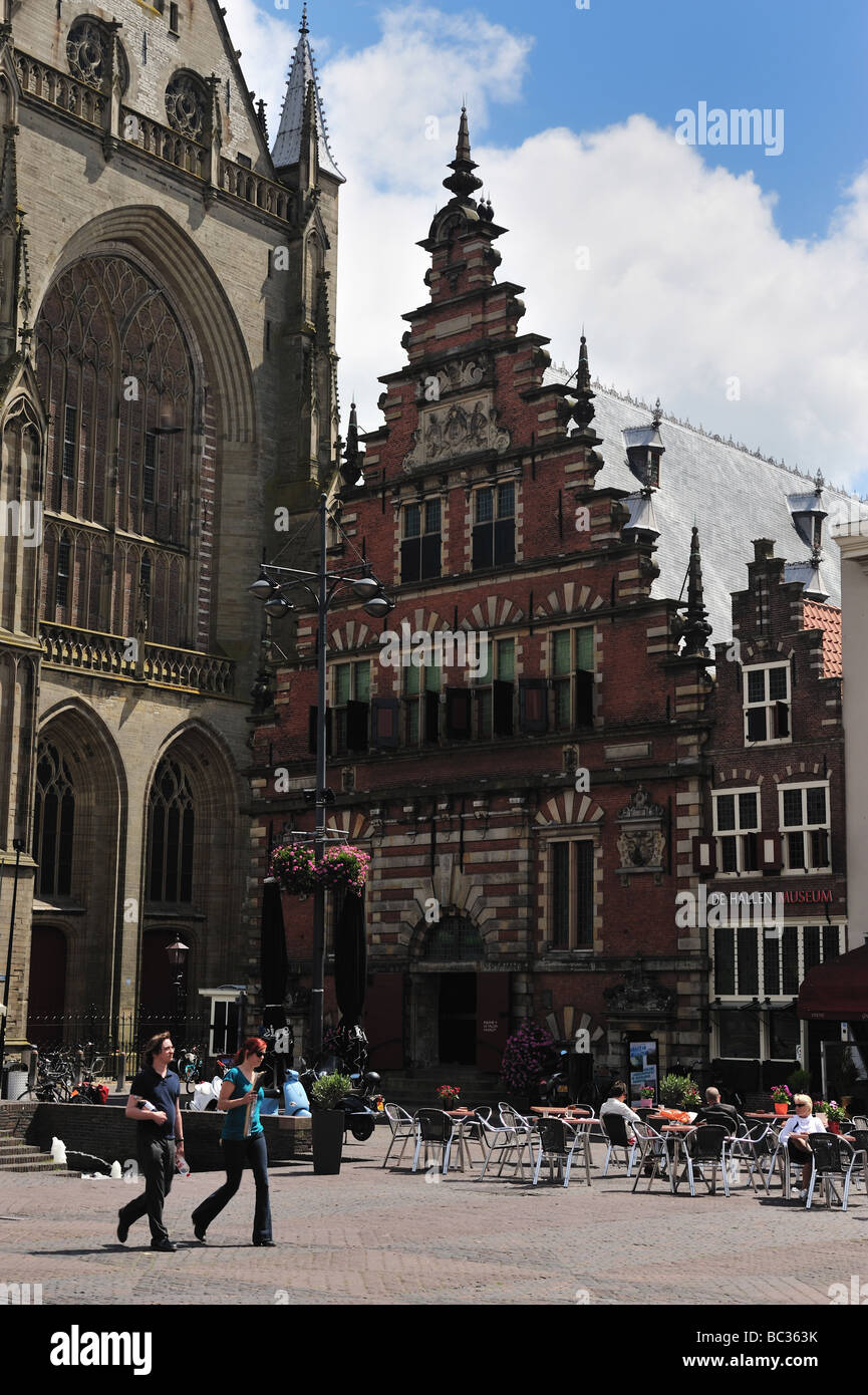 De Hallen Museum neben St. Bavo-Kirche auf dem Grote Markt in Haarlem Holland Stockfoto