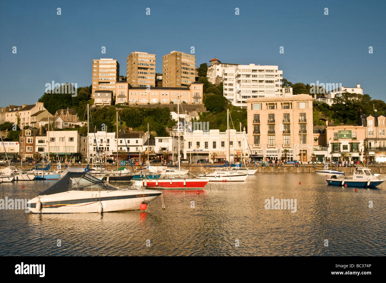 Torquay Hafen an einem sonnigen Sommerabend Stockfoto