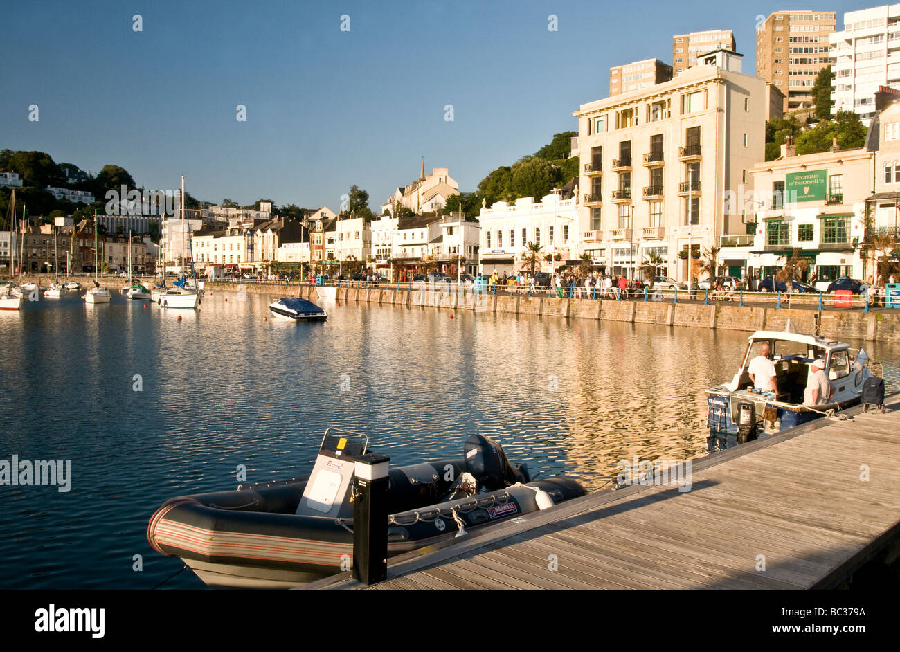 Torquay Hafen und Marina Torbay an einem Sommerabend Stockfoto