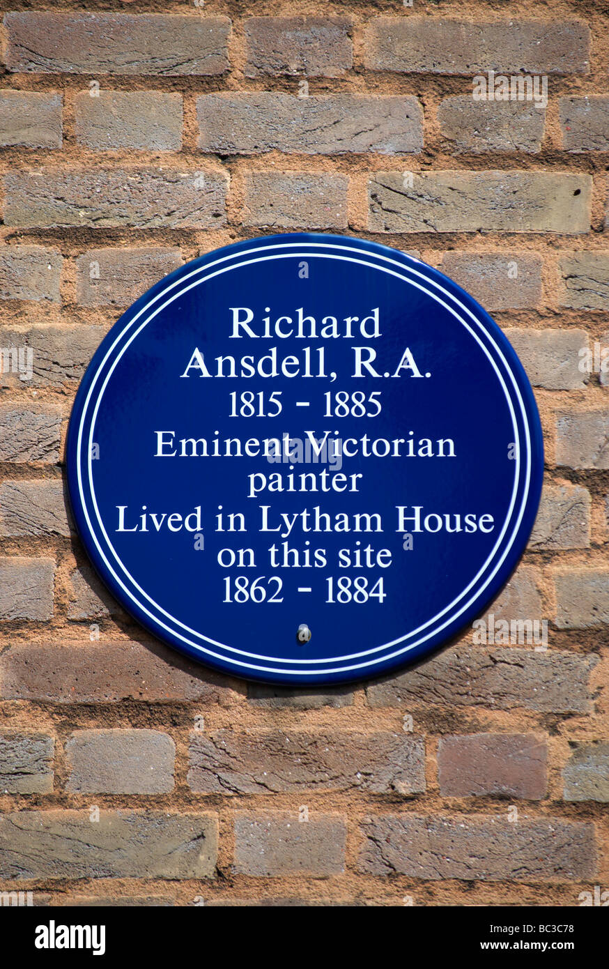 blaue Plakette markiert den Standort eines Gebäudes lebte im viktorianischen Malers Richard Ansdell in Kensington, London, England Stockfoto