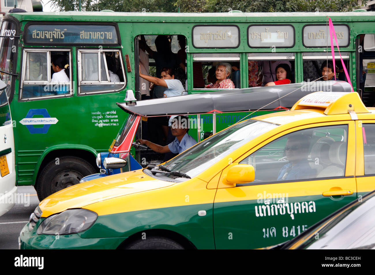 Taxi in Bangkok Traffic Ja Stockfoto
