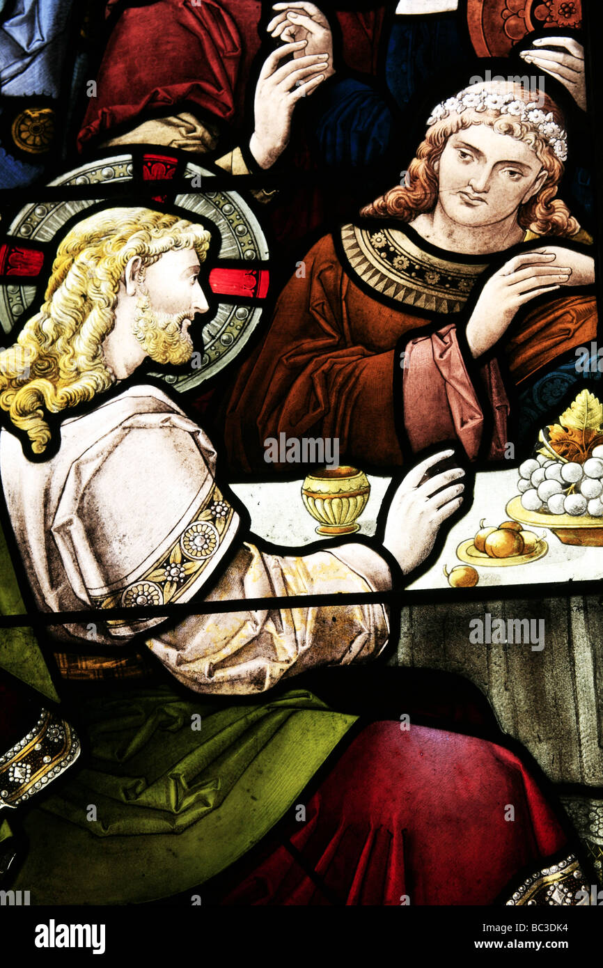 Glasmalerei-Fenster zeigt das letzte Abendmahl Kineton Kirche Warwickshire Stockfoto