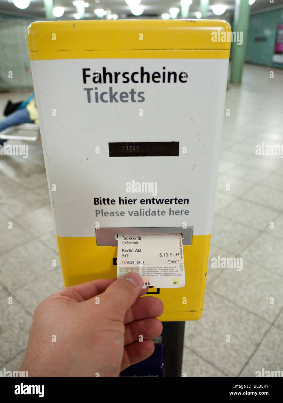Detail der u-Bahn Ticket Validierung Maschine auf Plattform des