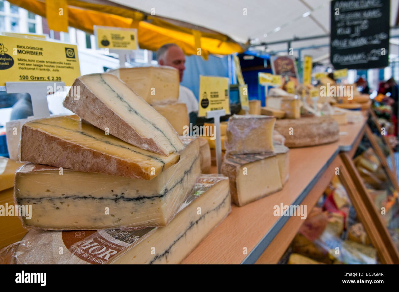 Käse-Stand auf dem Noowemarkt Markt, Amsterdam. Stockfoto