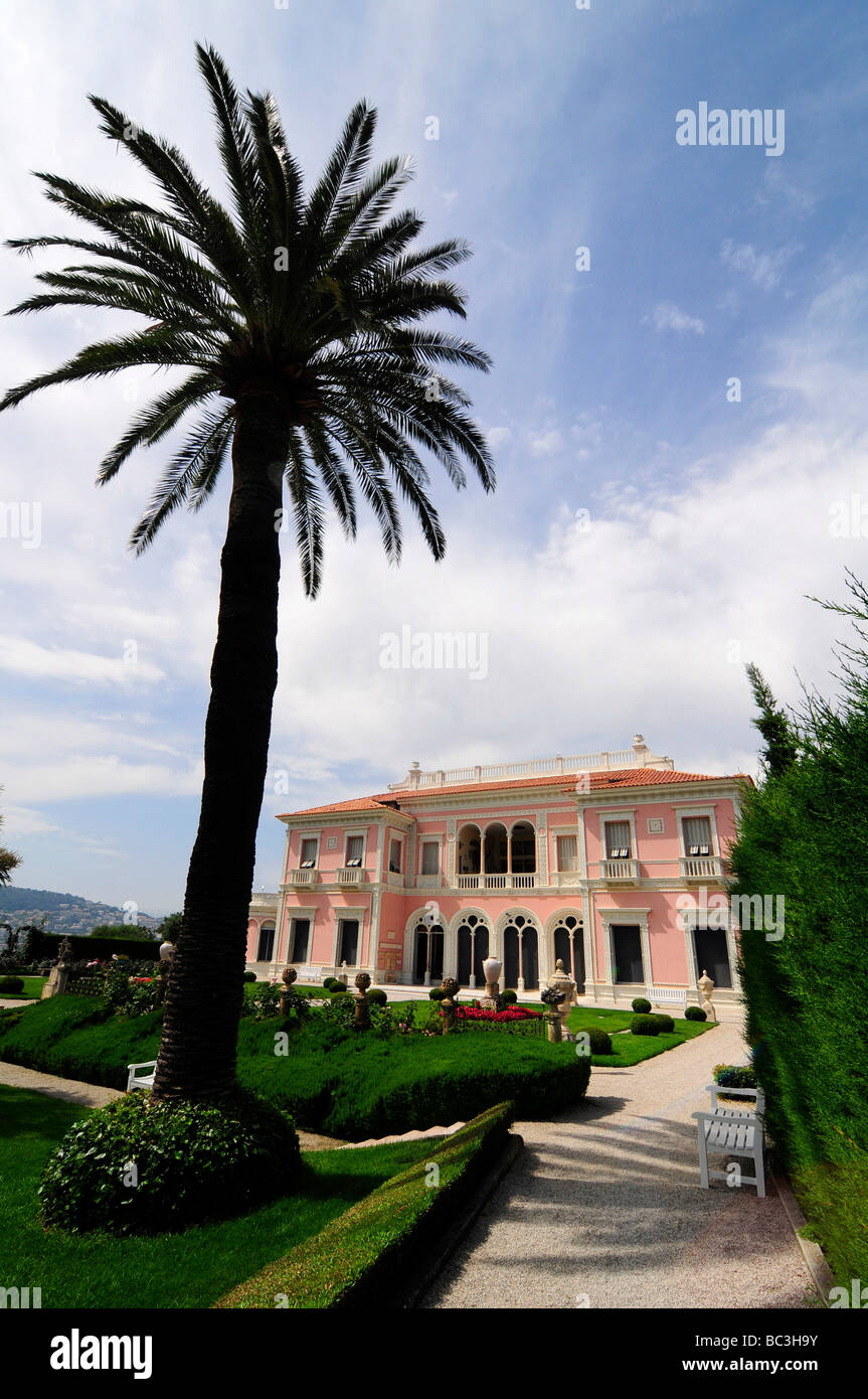 Blick auf den Park und die Villa Ephrussi de Rothschild, ein französischer Palazzo an Saint-Jean-Cap-Ferrat an der Côte d ' Azur. Stockfoto